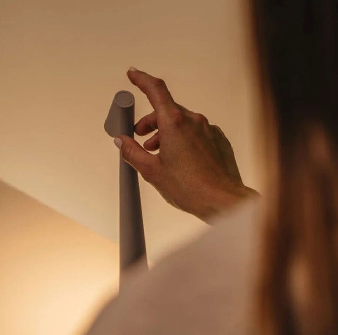 NORDIC LED minimalistisk bordlampe